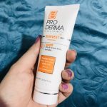 کرم ضد آفتاب فاقد چربی SPF50 پرودرما برای پوست های چرب و جوش دار ۴۰ میلی لیتر
