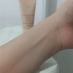 کرم پودر CC سینره، مناسب انواع پوست، تنالیته رنگ روشن و جلوه رنگ مات، با پوشانندگی بالا، حجم 40 میلی‌لیتر، با SPF40، بدون پارابن و رنگ شیمیایی، ضد التهاب، روشن کننده لک، آبرسان قوی، حاوی ویتامین C و عصاره بربری، مدل Light