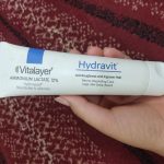کرم مرطوب‌کننده ویتالیر، مدل آمونیوم لاکتات هیدراویت، مناسب پوست‌های خشک، حاوی آمونیوم لاکتات 12 درصد، شی‌باتر و آلانتوئین، درمان‌کننده اگزما، کراتوزپیلار و موهای زیرپوستی، رفع زبری، التهاب و تیرگی پوست، مناسب استفاده برای صورت و بدن، حجم 100 میلی‌لیتر
