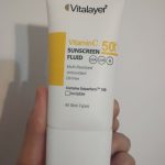 فلوئید ضد آفتاب SPF50 حاوی ویتامین C ویتالیر 50 میلی لیتر