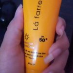 کرم ضدآفتاب و ضدلک بی‌رنگ لافارر مدل SPF50، مناسب پوست‌های چرب، حجم 40 میلی‌لیتر