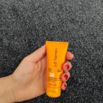 کرم ضدآفتاب و ضدلک بی‌رنگ لافارر مدل SPF50، مناسب پوست‌های چرب، حجم 40 میلی‌لیتر