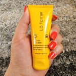 کرم ضد آفتاب SPF30 پوست چرب لافارر ضد لک و بدون رنگ 40 میلی لیتر