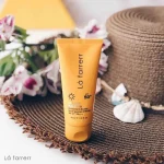 کرم ضدآفتاب و ضدلک بی‌رنگ لافارر مدل SPF30، مناسب پوست‌های خشک و معمولی، حجم 40 میلی‌لیتر