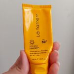 کرم ضدآفتاب و ضدلک بی‌رنگ لافارر مدل SPF50، مناسب پوست‌های چرب، حجم 40 میلی‌لیتر